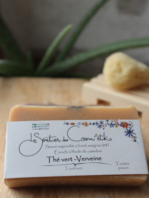 savon-naturel-the-vert-verveine-artisanal-bio.jpg Savon artisanal au thé vert et à la verveine, fabriqué à la main en Bretagne, 100% naturel et biologique