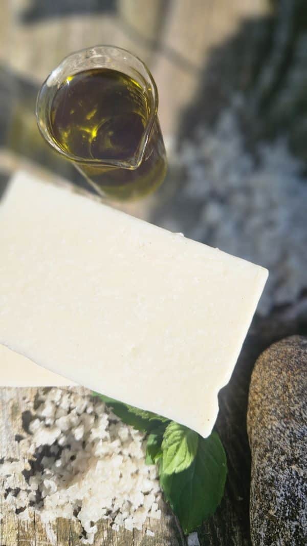 Savon artisanal thalasso au sel de mer de Saint-Armel, fabriqué à la main en Bretagne, soin reminéralisant naturel