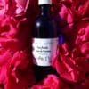 Eau florale de rose cultivée et distillée sur place en Bretagne à l'alambic, 100% naturel et biologique, soin apaisant anti-âge pour peaux sensibles