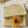 savon lait d'avoine calendula (2) Savon lait d’avoine calendula avec fleurs de calendula et lait d’avoine maison